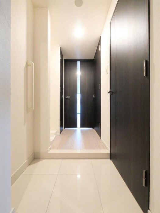 物件内観写真7　(玄関)