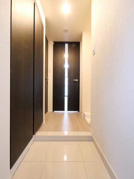 物件内観写真7　(玄関)