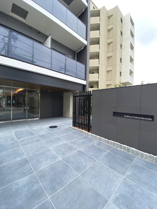 物件外観写真4　(エントランス部分)