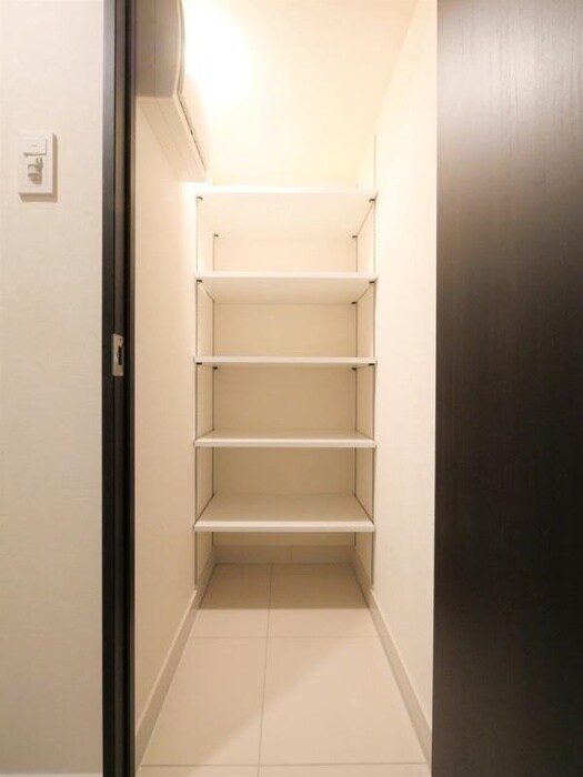 物件内観写真12　(収納)