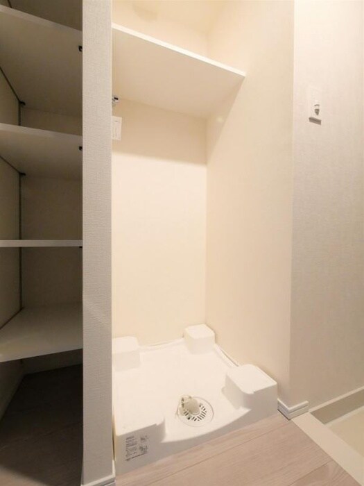 物件内観写真15　(洗濯機置場)