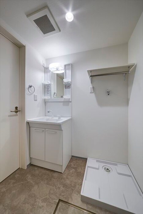 物件内観写真16　(洗濯機置場)