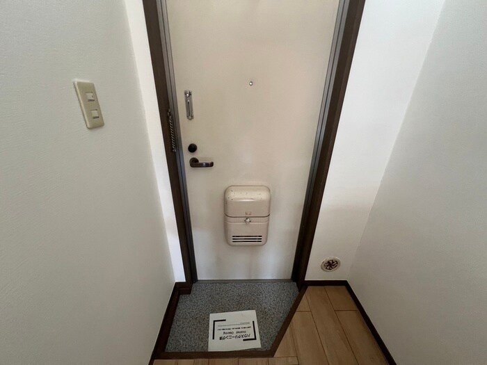 物件内観写真17　(玄関)