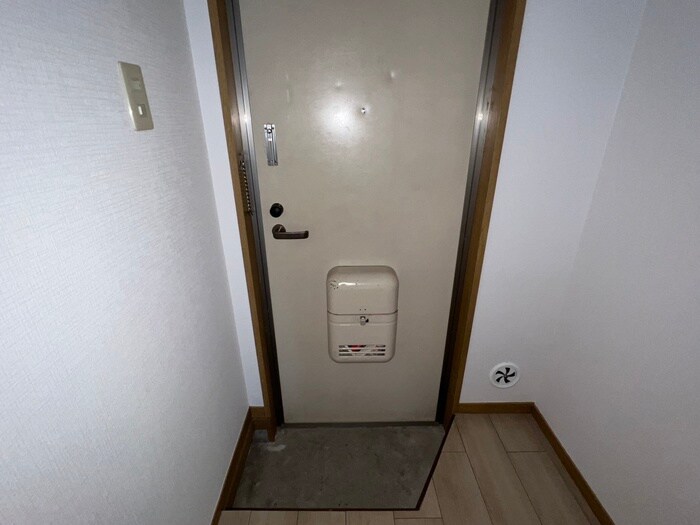 物件内観写真18　(玄関)
