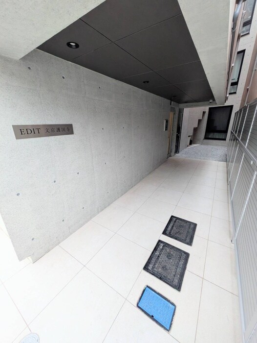 物件外観写真4　(エントランス部分)