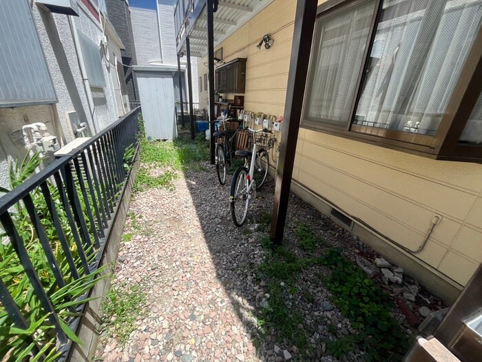 物件外観写真2　(駐輪場)