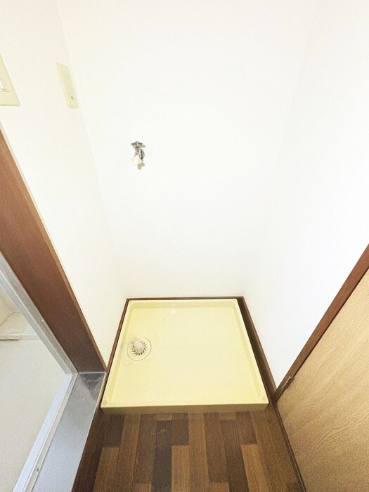 物件内観写真16　(洗濯機置場)