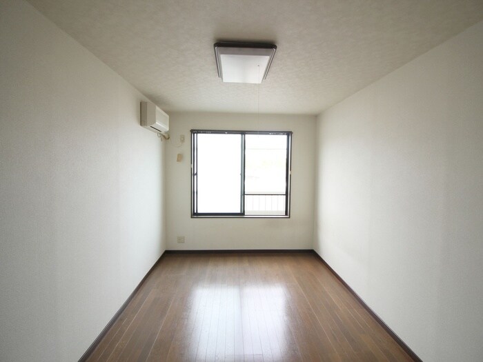 物件内観写真4　(居室)