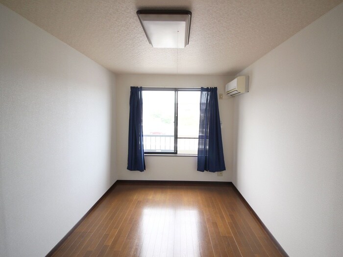 物件内観写真4　(居室)