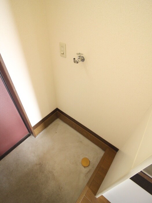 物件内観写真7　(洗濯機置場)