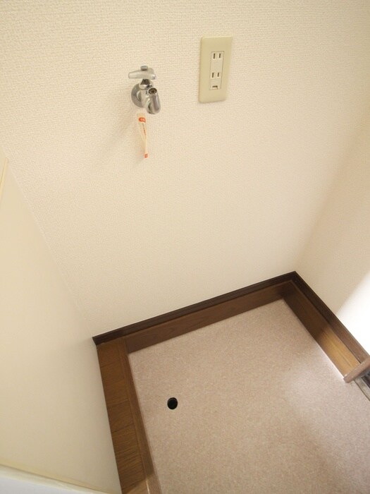 物件内観写真7　(洗濯機置場)