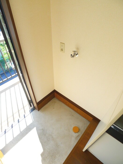 物件内観写真14　(洗濯機置場)