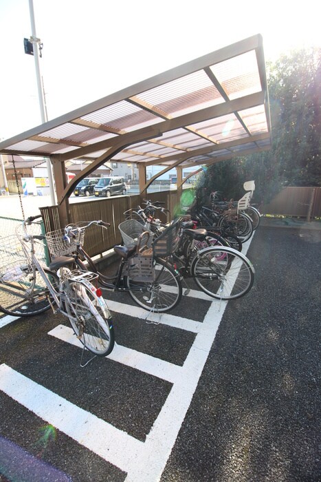 物件外観写真4　(駐輪場)