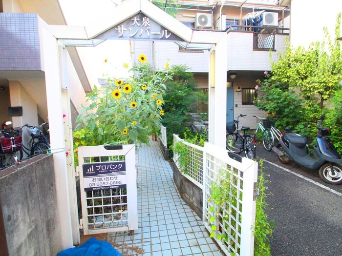 物件外観写真2　(エントランス部分)