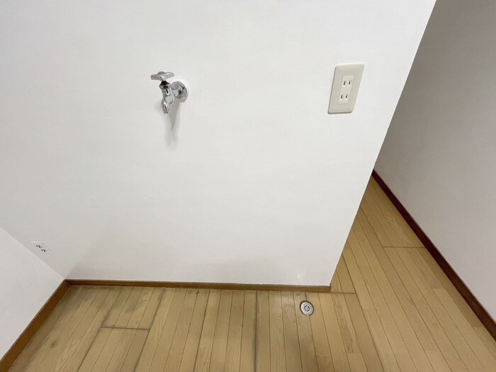 物件内観写真10　(洗濯機置場)