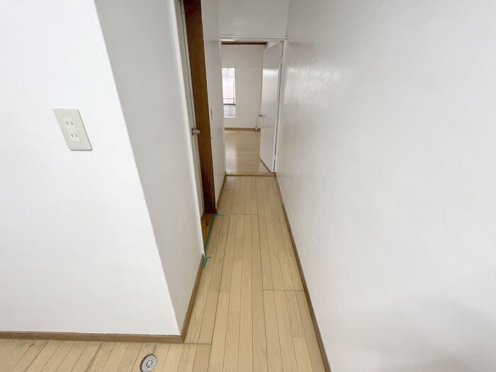 物件内観写真11　(廊下)