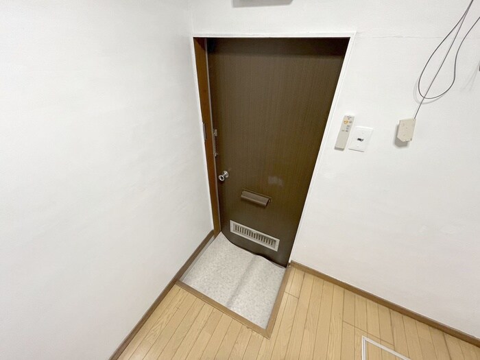 物件内観写真13　(玄関)