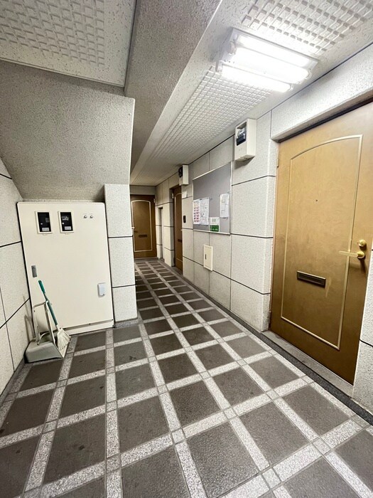 物件外観写真6　(エントランス部分)