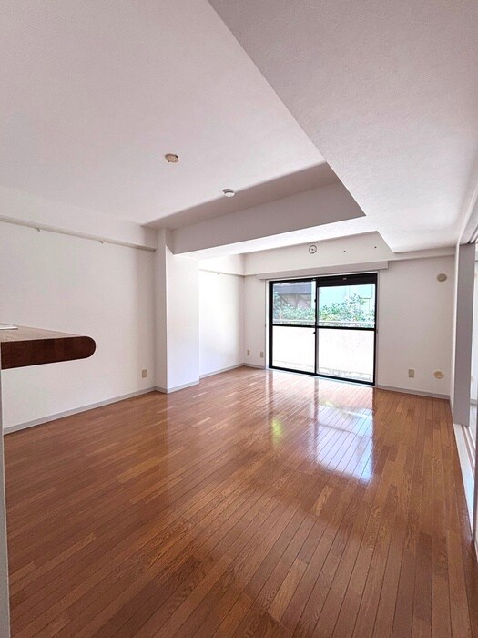 物件内観写真9　(室内からの展望)