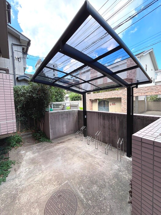 物件外観写真3　(駐輪場)