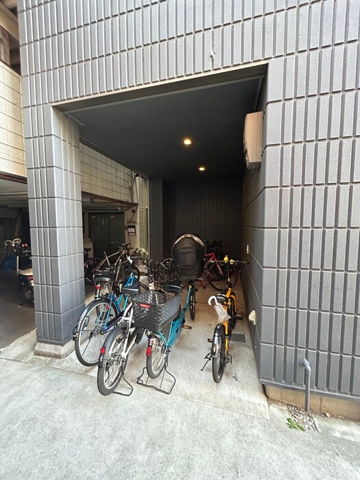 物件外観写真3　(駐輪場)