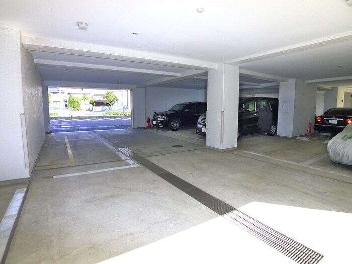 物件外観写真6　(駐車場)