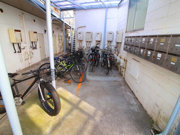 物件外観写真3　(駐輪場)