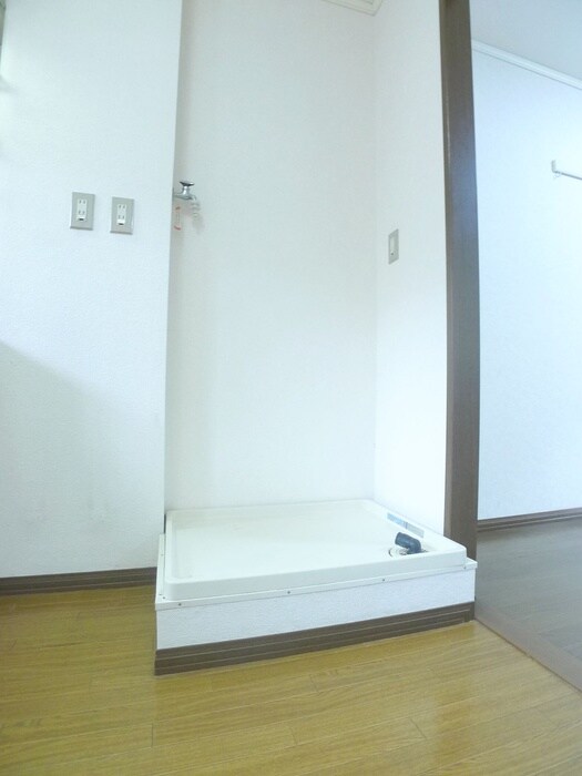 物件内観写真11　(洗濯機置場)