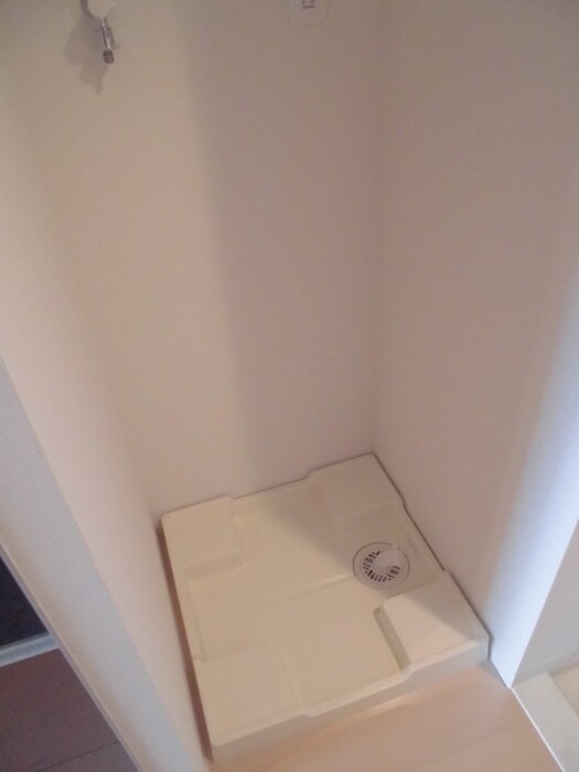 物件内観写真16　(洗濯機置場)