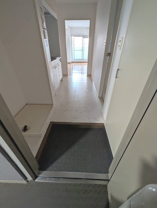 物件内観写真13　(玄関)