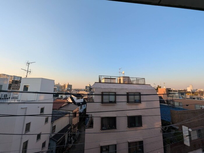 物件内観写真15　(室内からの展望)