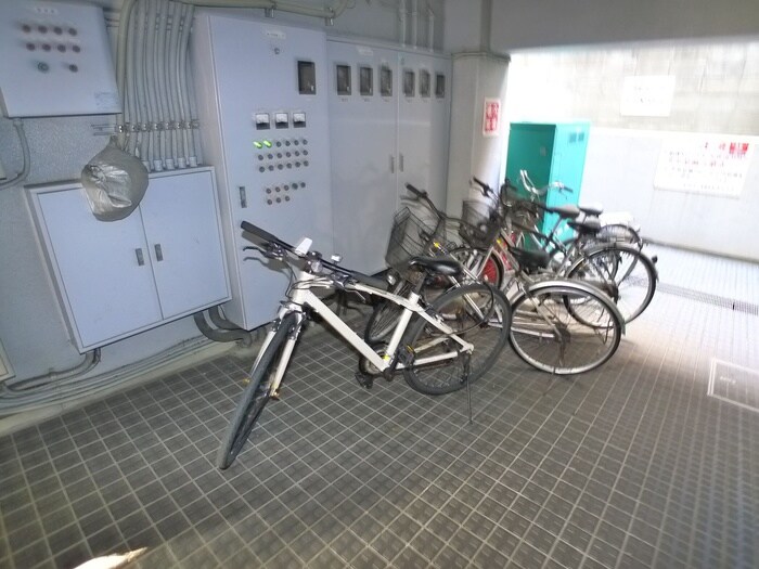 物件外観写真4　(駐輪場)