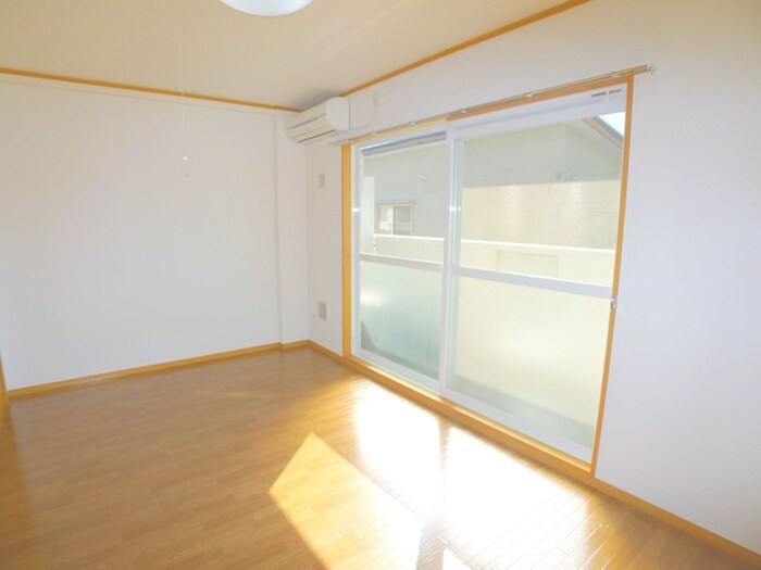 物件内観写真8　(室内からの展望)