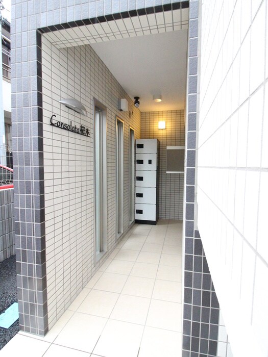 物件外観写真3　(エントランス部分)