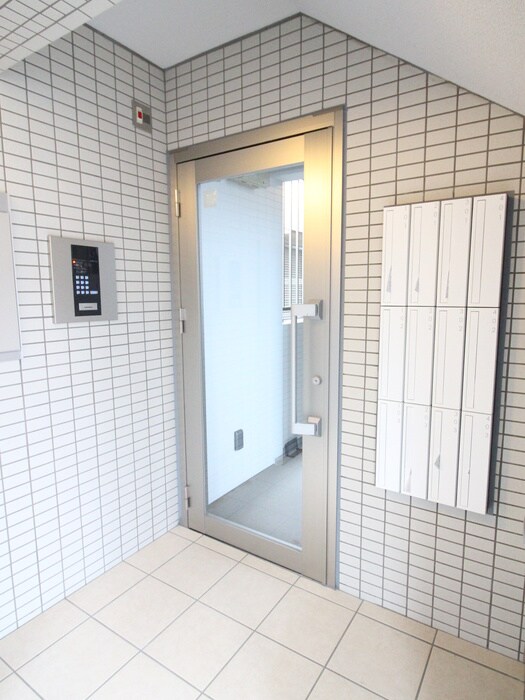 物件外観写真4　(エントランス部分)