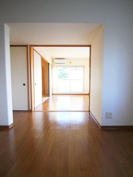 物件内観写真9　(居室)