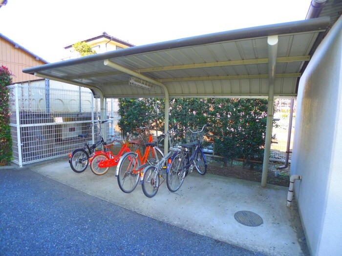 物件外観写真4　(駐輪場)