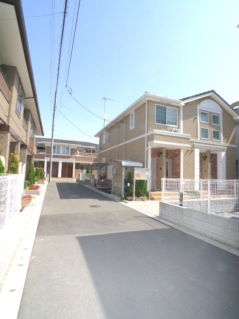 物件外観写真2　(エントランス部分)