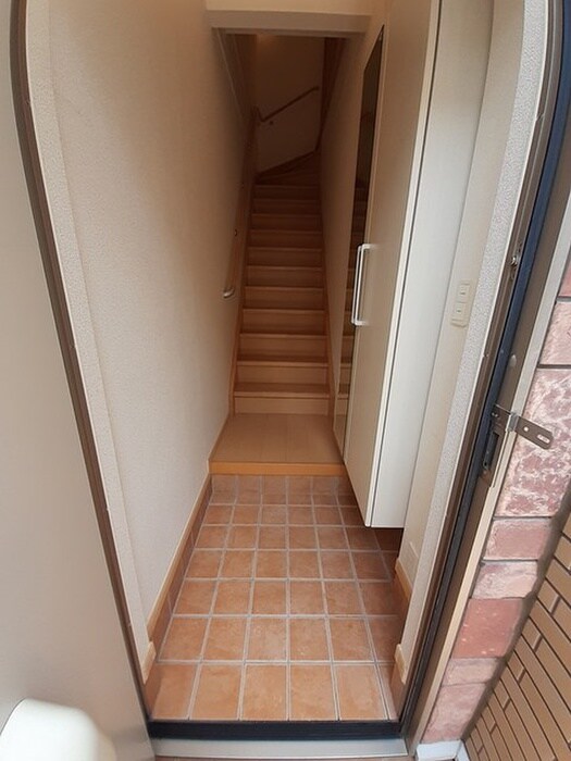 物件内観写真5　(玄関)