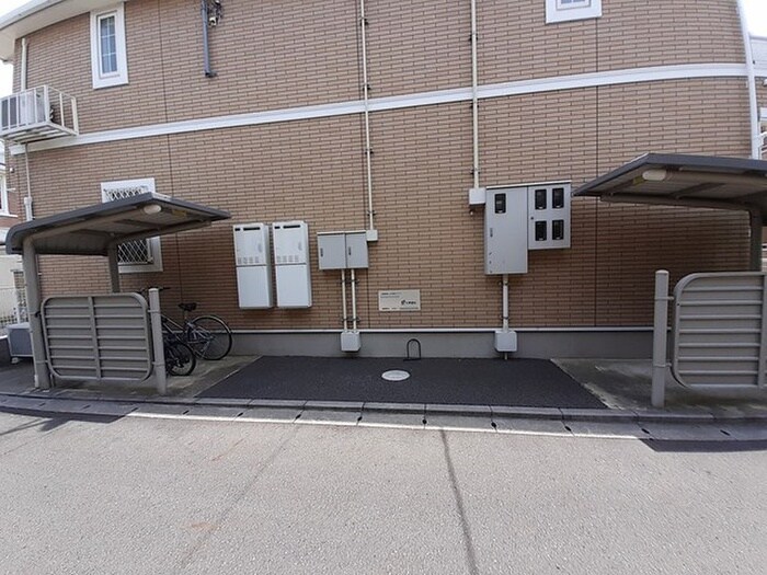 物件外観写真4　(駐輪場)