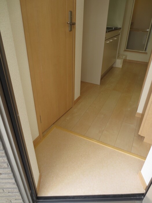 物件内観写真12　(玄関)