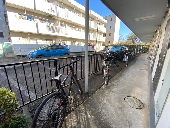 物件外観写真4　(駐輪場)