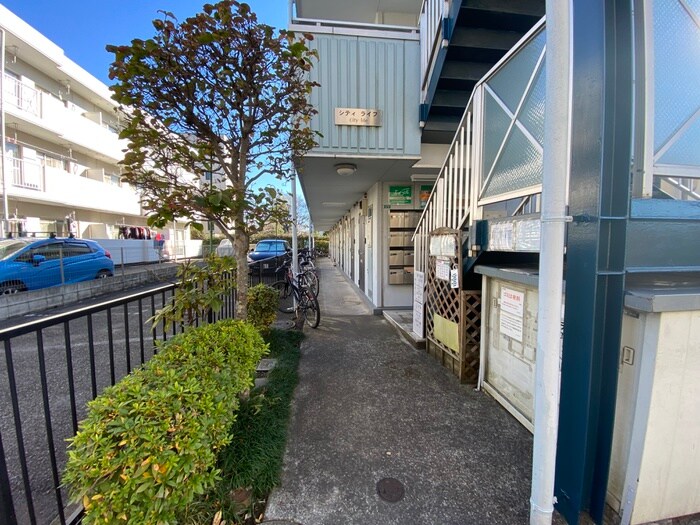 物件外観写真5　(エントランス部分)