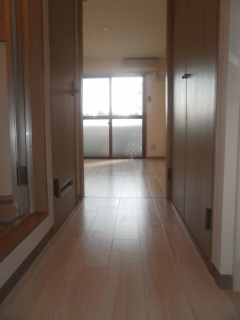 物件内観写真10　(廊下)