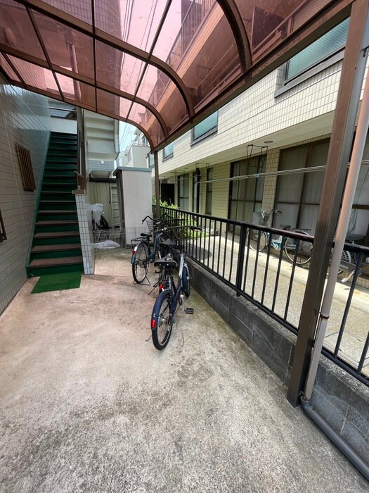 物件外観写真3　(駐輪場)