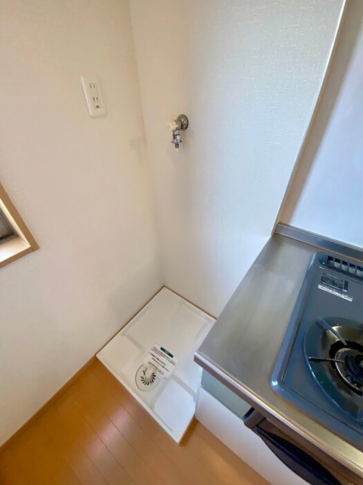 物件内観写真12　(洗濯機置場)