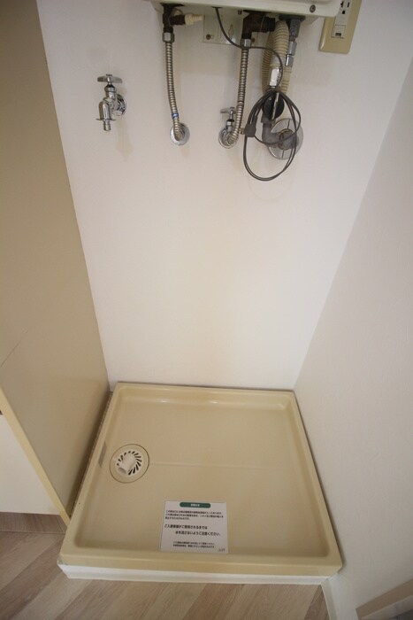 物件内観写真14　(洗濯機置場)