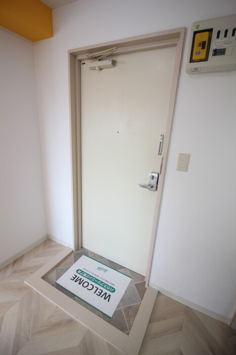 物件内観写真16　(玄関)