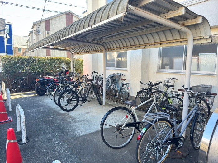 物件外観写真6　(駐輪場)