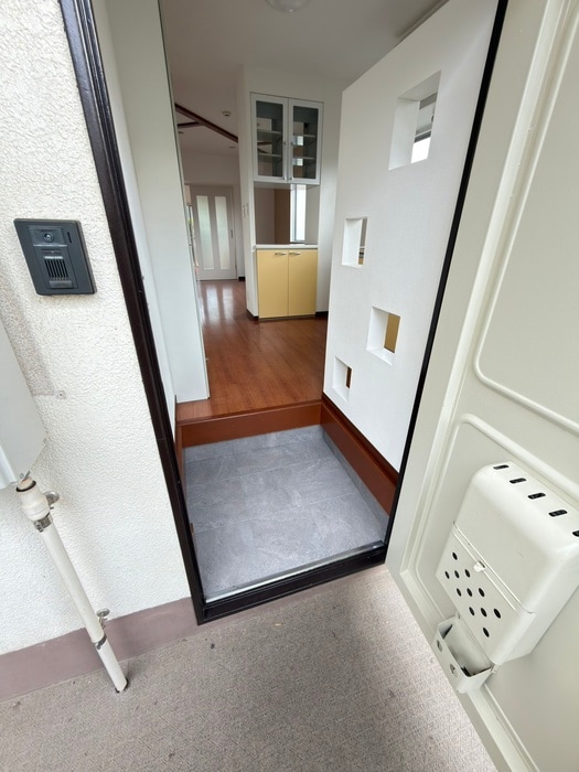 田中マンションの玄関